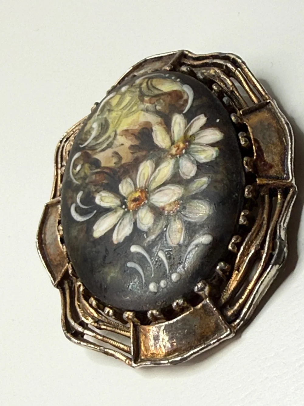 N/A oval brooch